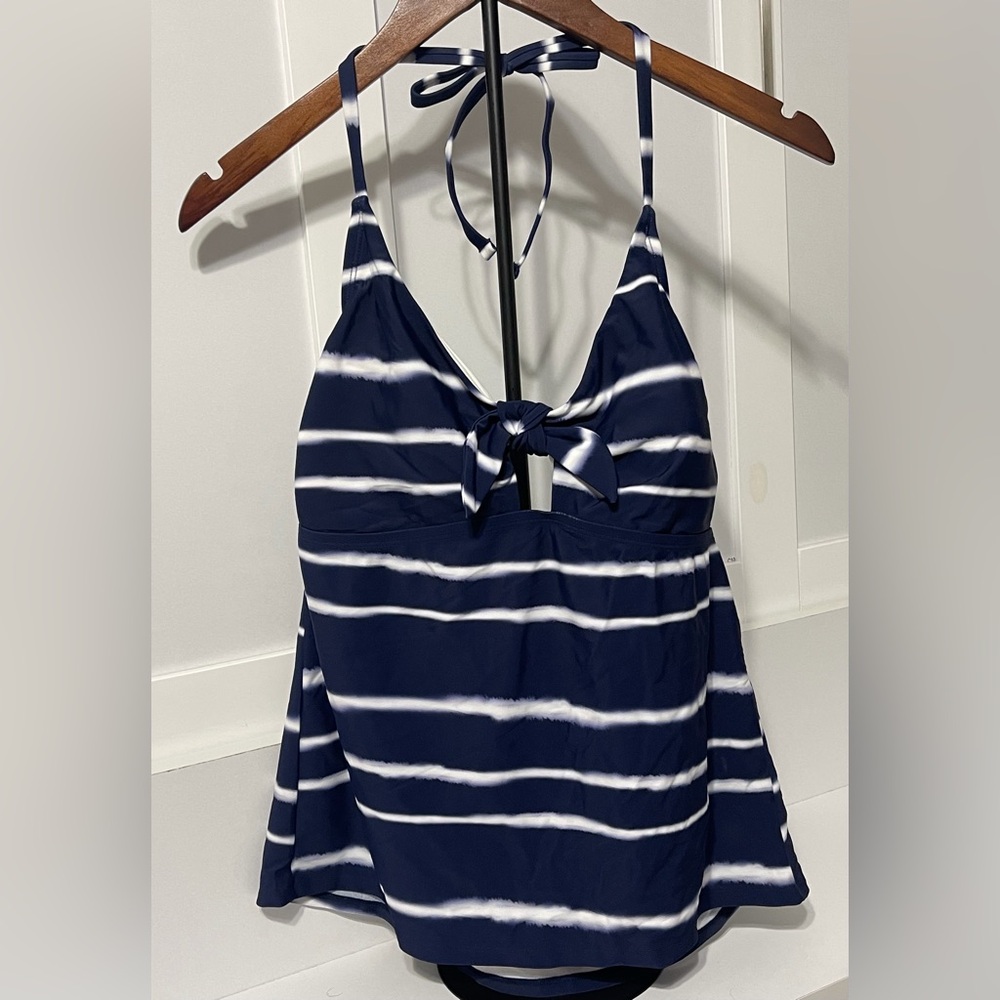 90: Kona Sol Navy and White Swimwear - Large